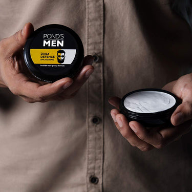 POND's Men Daily Defence SPF 30 Face Creme Sunscreen Non-Greasy, 55 g & POND's Men's  Energy Bright Face Wash Coffee Beans Bright Skin, 100g